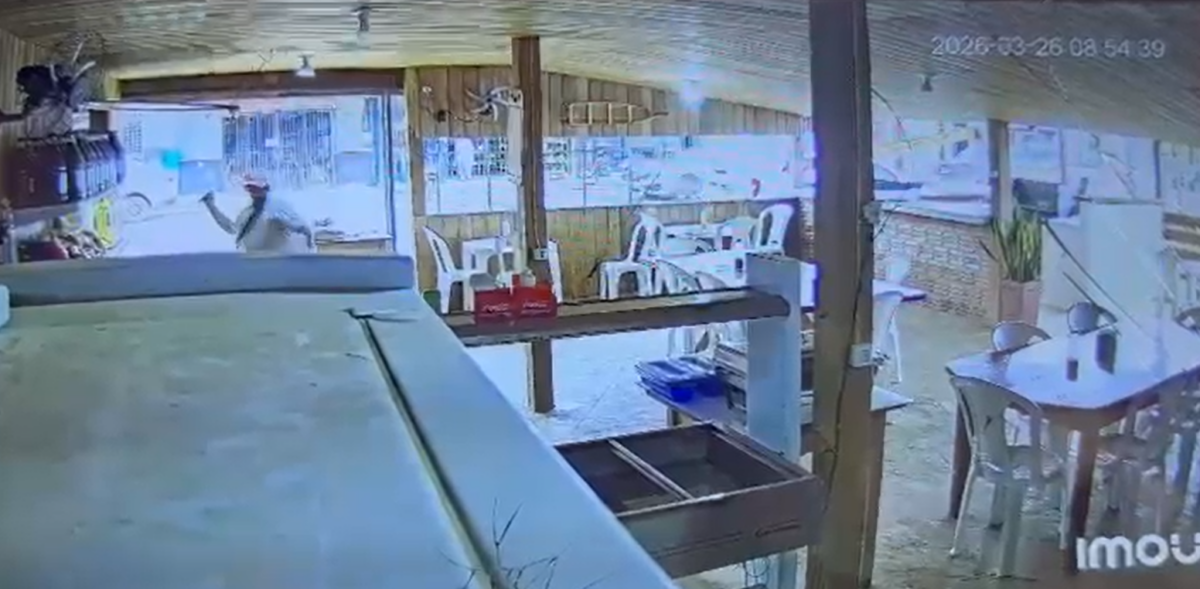 O homem foi ferido por terçado ao negar comida