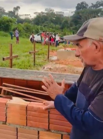 O idoso afirmou ainda que não vê problema em preparar o próprio local de descanso