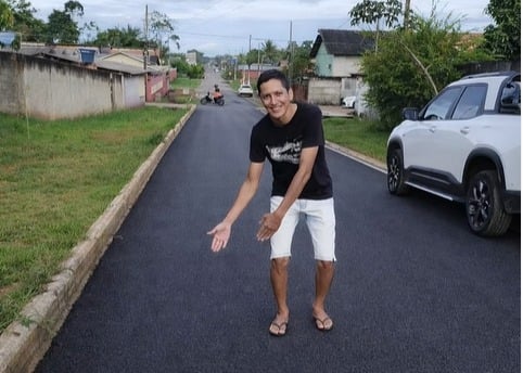 Com uso de IA, vídeo compara ruas de Sena Madureira