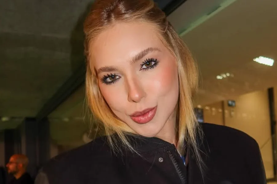 Uma forte crise de enxaqueca tirou Virginia Fonseca do ritmo intenso que costuma manter em sua carreira e vida pessoal. Nos últimos dias, a influenciadora precisou reduzir drasticamente seus compromissos após as dores se tornarem frequentes e incapacitantes, afetando atividades simples de sua rotina.