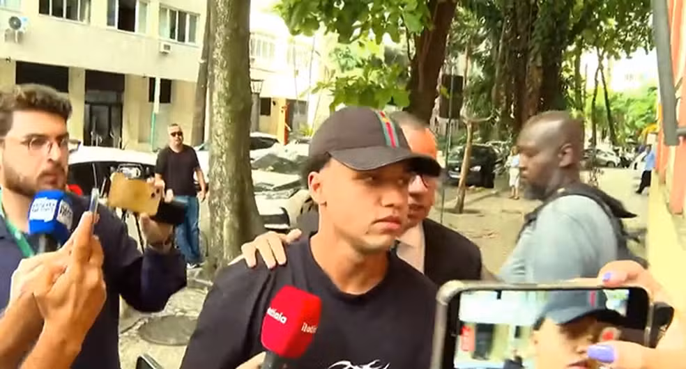 Imagens mostram reação de jovens suspeitos de participar de estupro coletivo em prédio de Copacabana