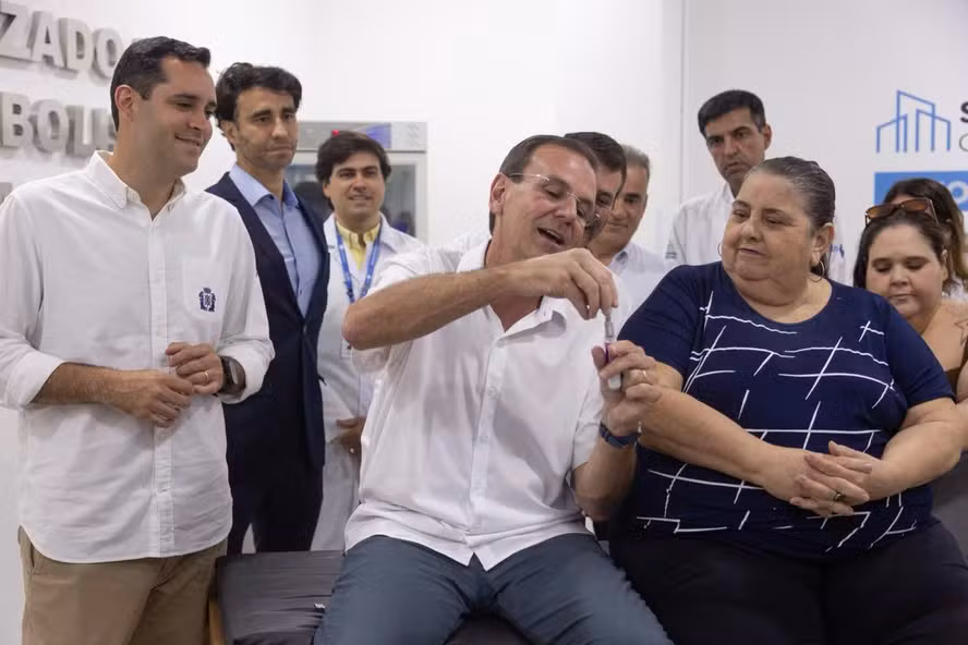 Eduardo Paes aplica primeira dose de Ozempic no SUS do Rio