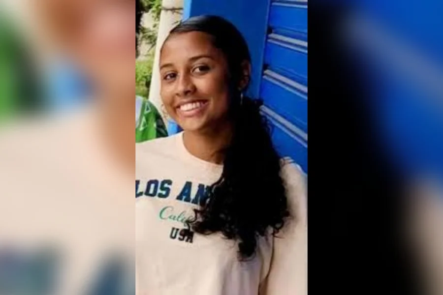 O que deveria ser um sábado tranquilo terminou em tragédia para a família de Elena Moraes Marques. A adolescente de 16 anos foi assassinada a facadas em Japeri, na Baixada Fluminense, enquanto retornava de um lanche com duas amigas.