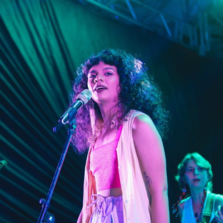 “Existir como mulher é minha maior celebração”, diz professora ao relembrar trajetória