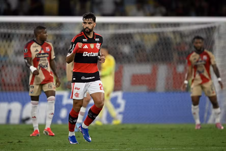 Paquetá tem edema no tendão, mas não preocupa o Flamengo