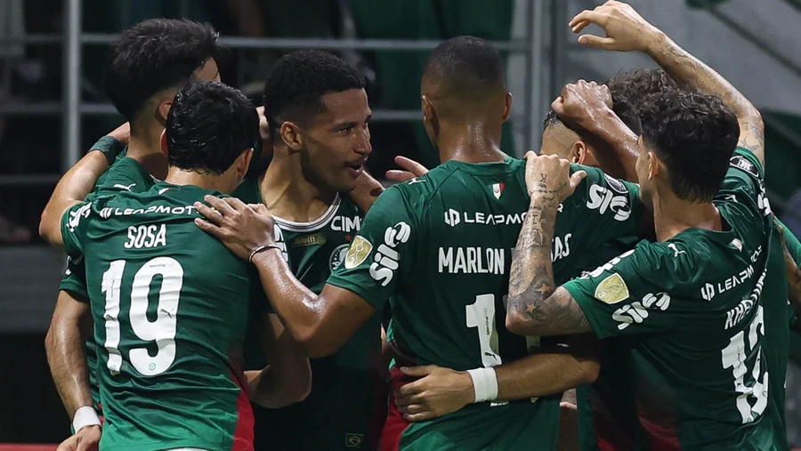 Conmebol divulga áudio do VAR em pênalti do Palmeiras