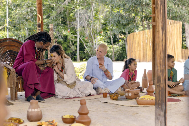 Xuxa durante a gravação da série filmada no Acre