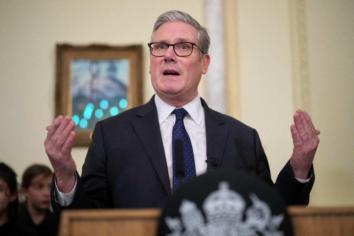 Primeiro Ministro Do Reino Unido, Keir Starmer, Na Residência Oficial De Downing Street, Em Londres
