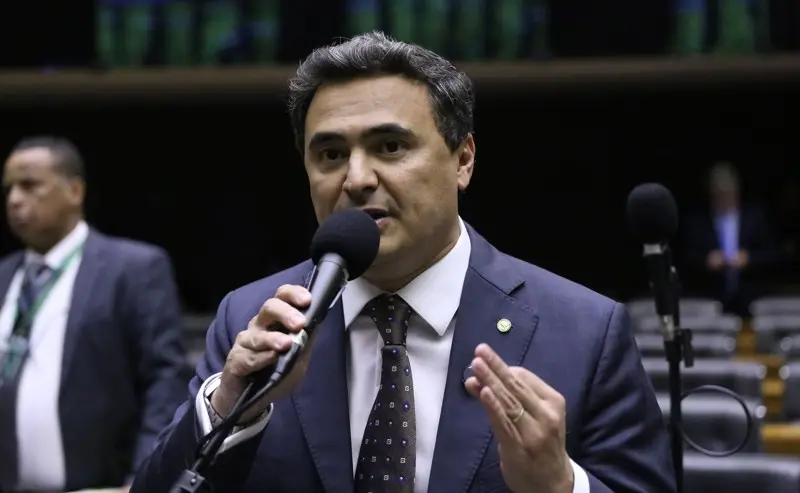 Deputado propõe proibição vitalícia de fumo e vapes para novos jovens