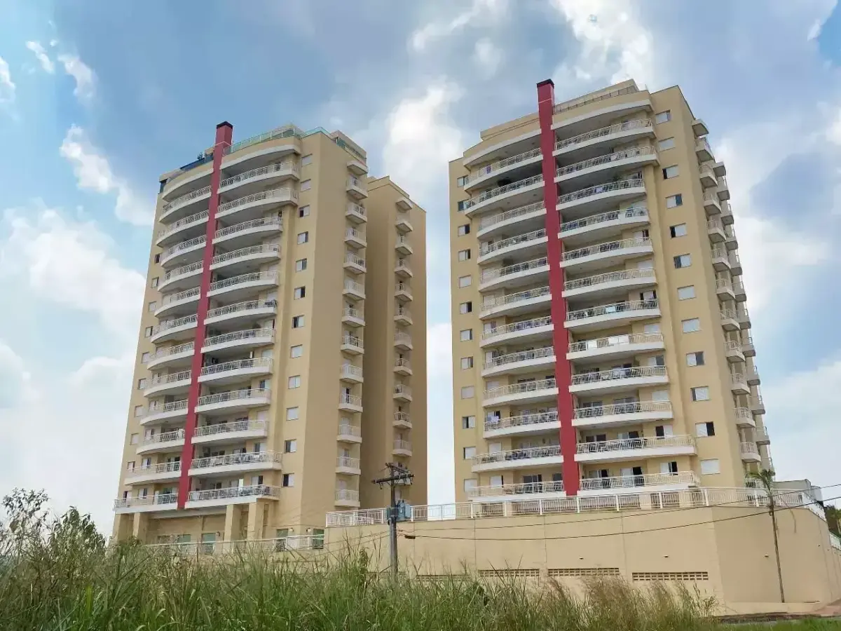 Após acidente, barulhos em elevador assustam moradores de condomínio de luxo
