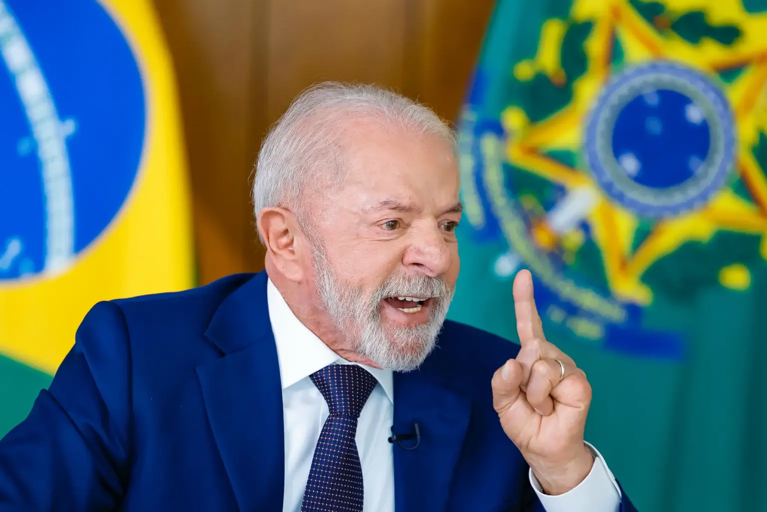 Essa guinada também se reflete no comportamento do entorno político.