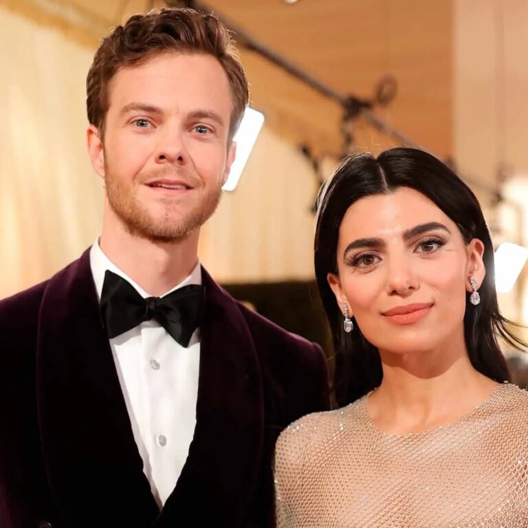 Atores de 'The Boys' dizem 'sim' em cerimônia luxuosa repleta de famosos