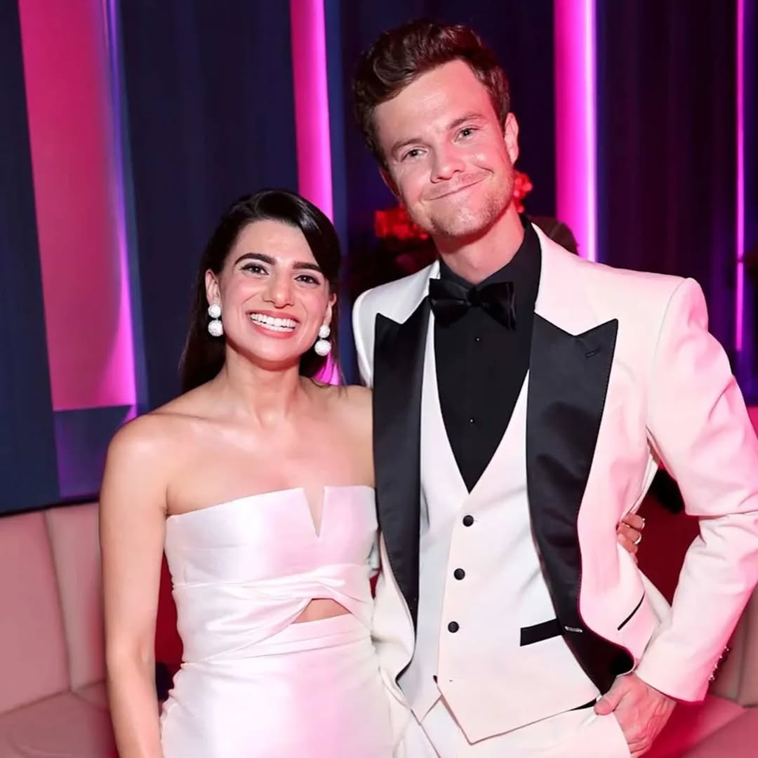 Atores de 'The Boys' dizem 'sim' em cerimônia luxuosa repleta de famosos