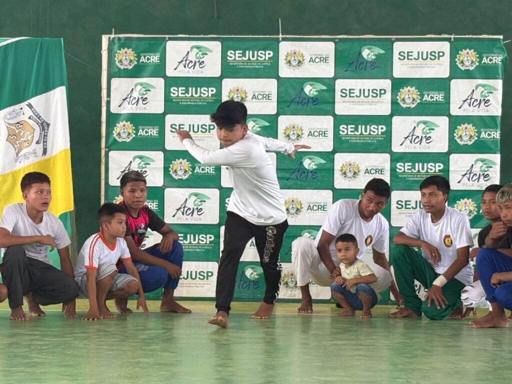Governo leva ações sociais e esportivas a comunidades indígenas no Acre