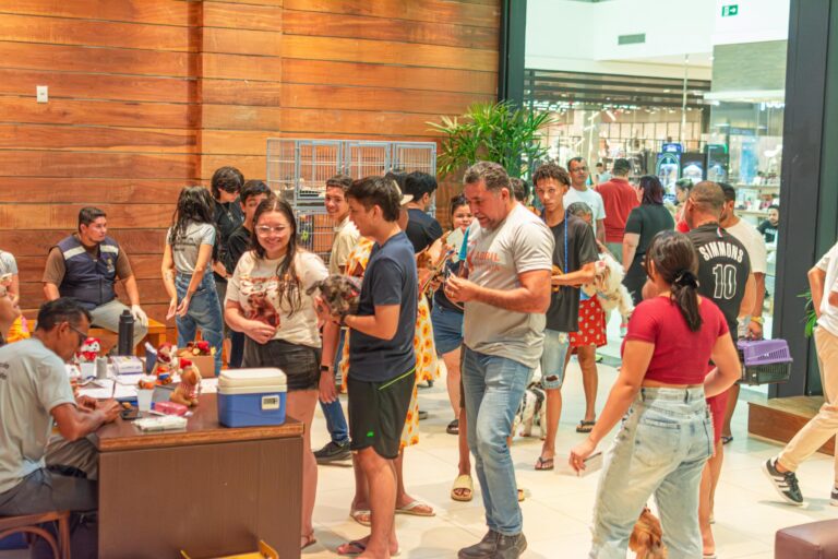 Cuidado com os animais e saúde pública caminharam juntos em uma ação que mobilizou a população de Rio Branco no último sábado (18).