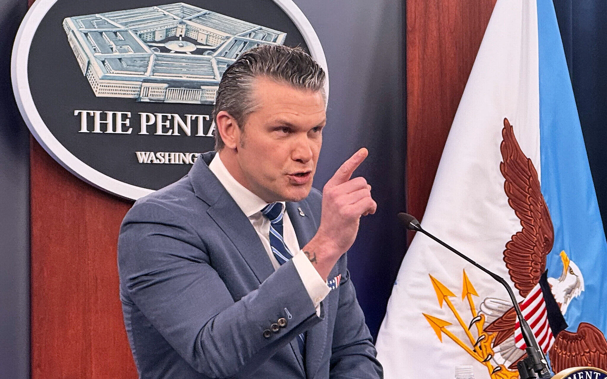 Secretário de Defesa dos EUA cita trecho falso da Bíblia de ‘Pulp Fiction’ no Pentágono Secretário de Defesa dos EUA cita trecho falso da Bíblia de ‘Pulp Fiction’ no Pentágono