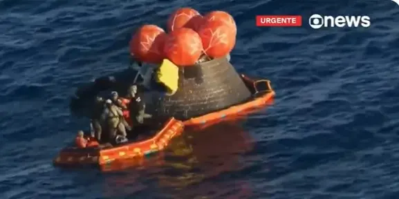 Astronautas saem bem de cápsula e passam por cuidados médicos