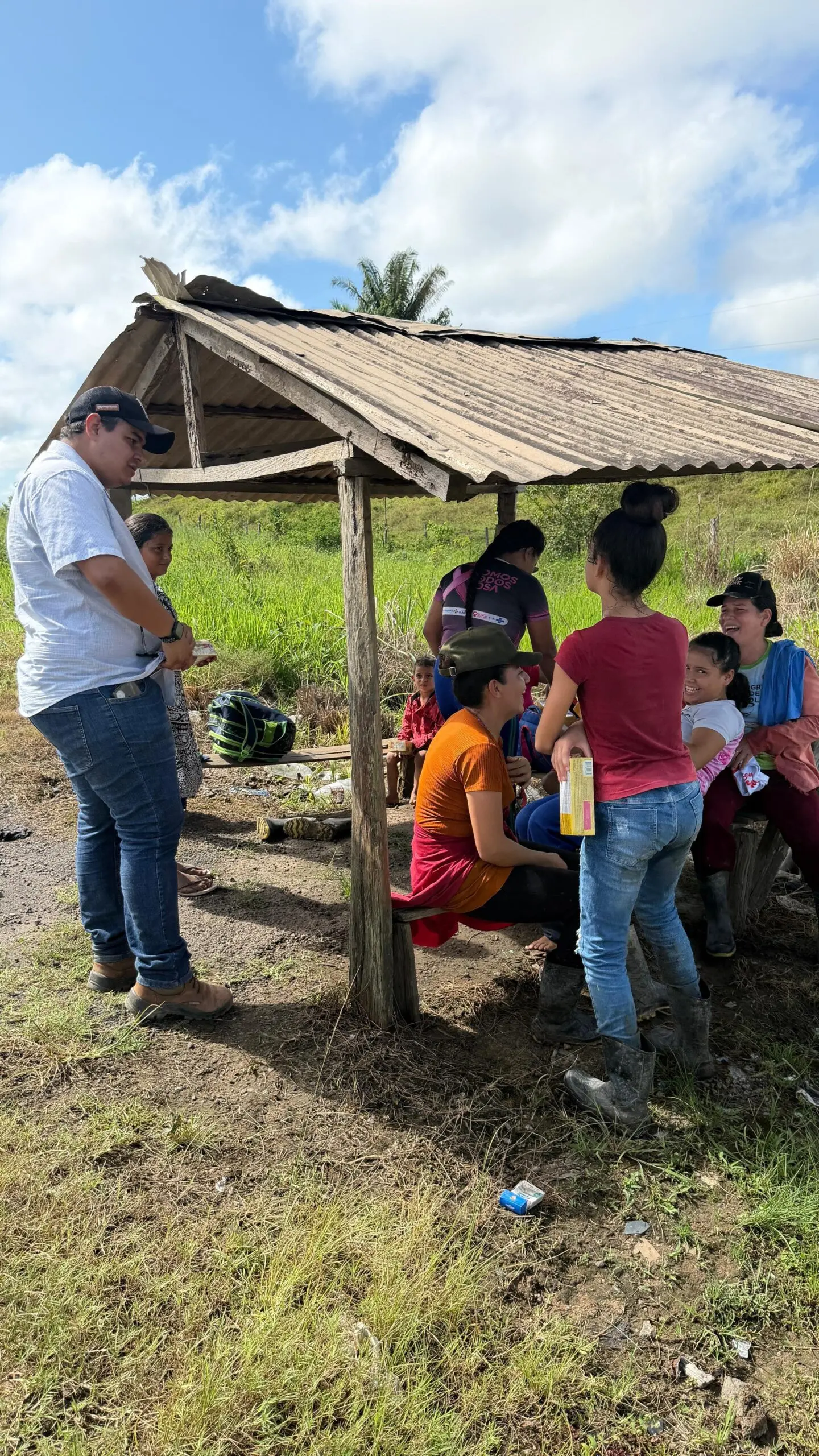 De Rio Branco ao Juruá: ação distribui caixas de chocolate para comunidades da BR-364
