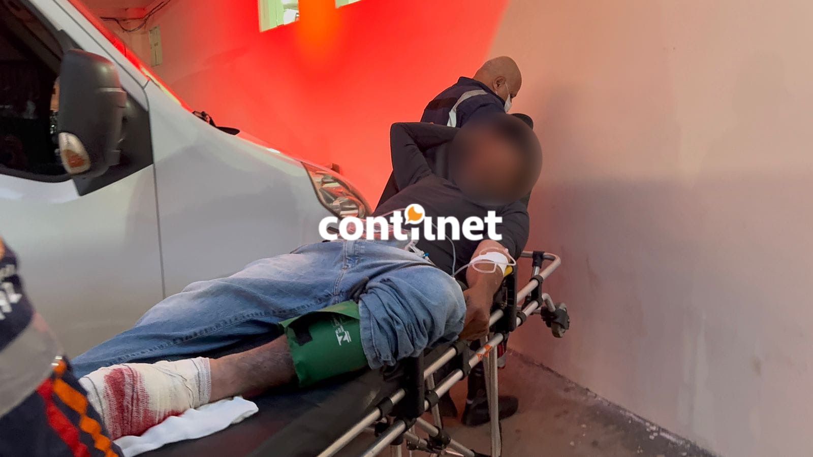 Colisão entre carro e moto deixa homem gravemente ferido no interior do Acre