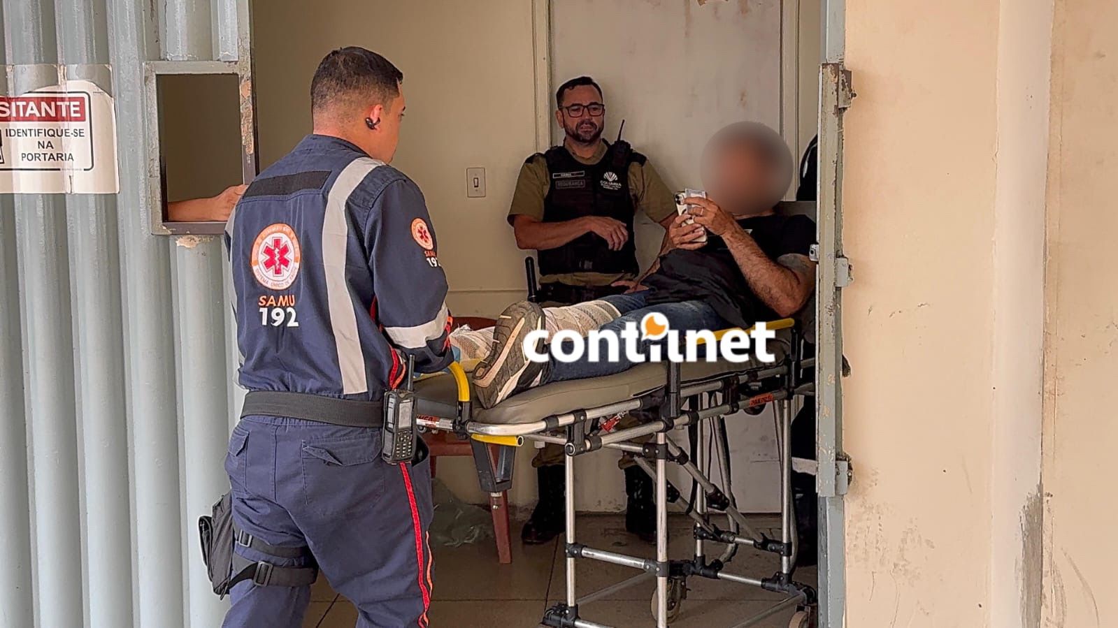 Empresário tem perna quebrada durante colisão entre carro e moto em Rio Branco