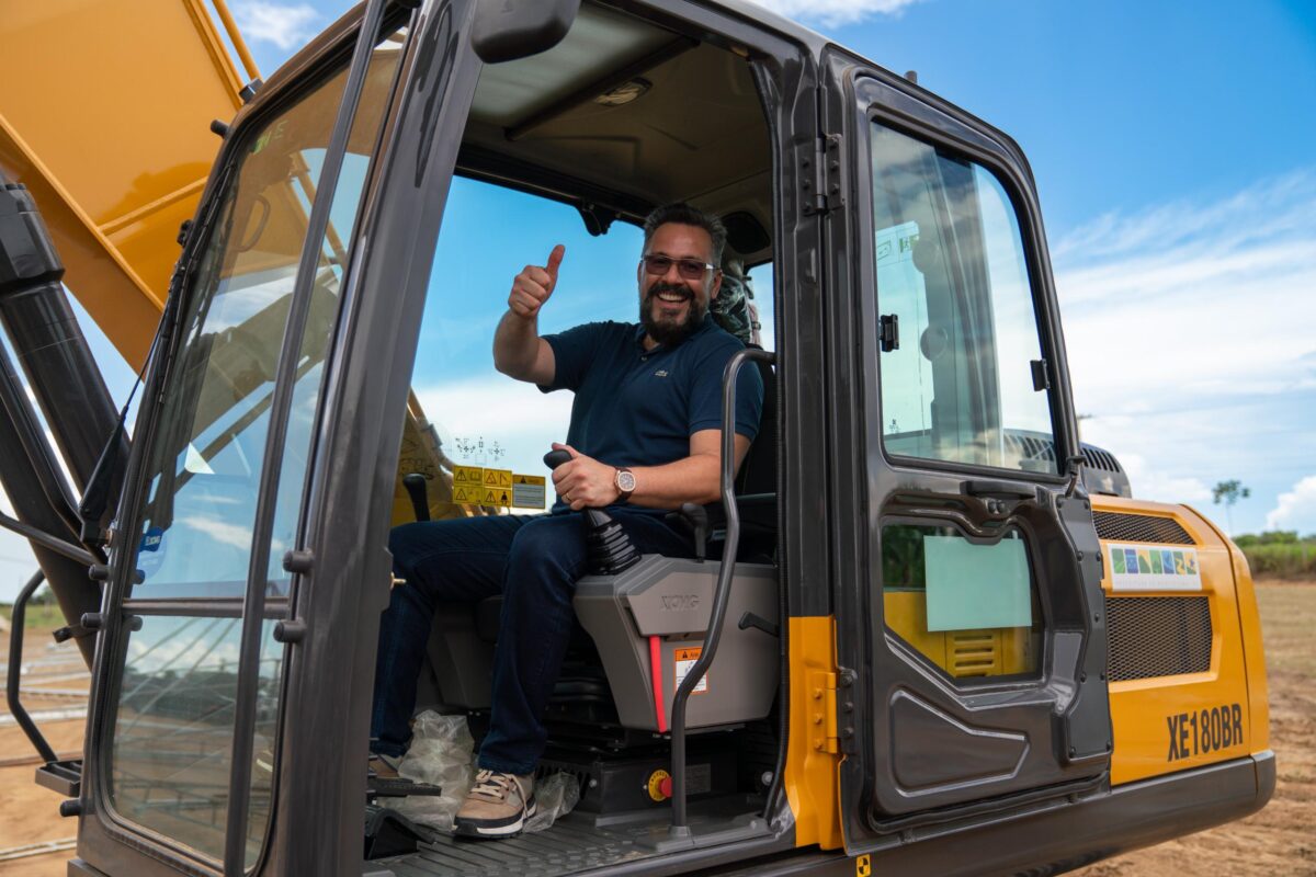 Alan Rick garante R$ 36 milhões para máquinas e veículos fortalecendo produção rural no Acre