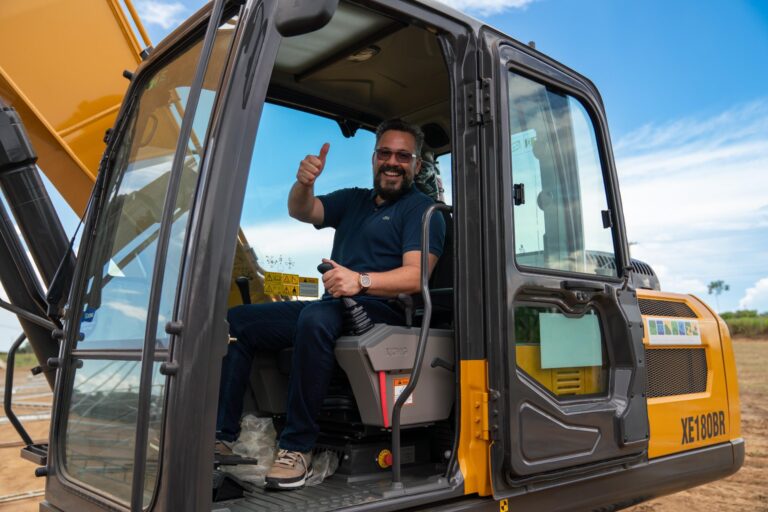 Alan Rick garante R$ 36 milhões para máquinas e veículos fortalecendo produção rural no Acre