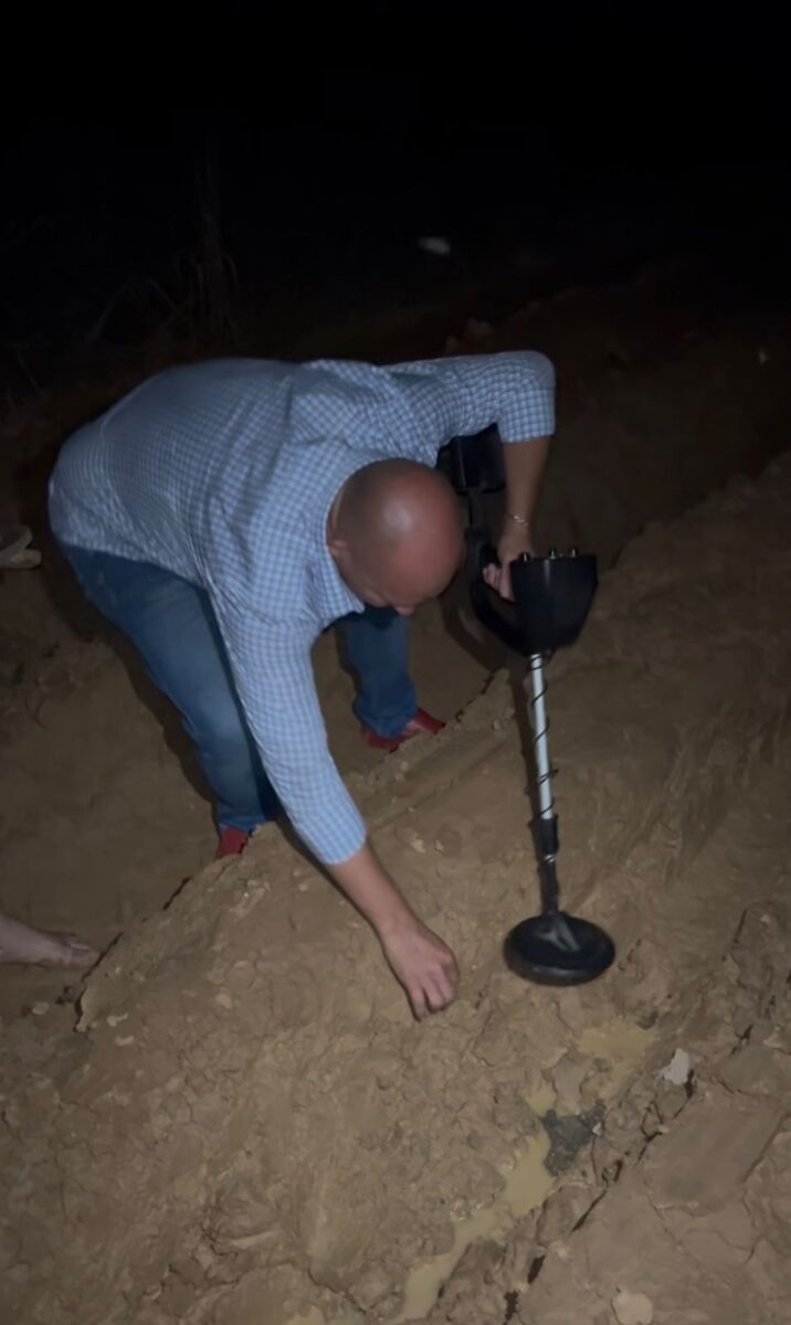 Homem supera obstáculos e encontra aliança perdida em lamaçal no Acre