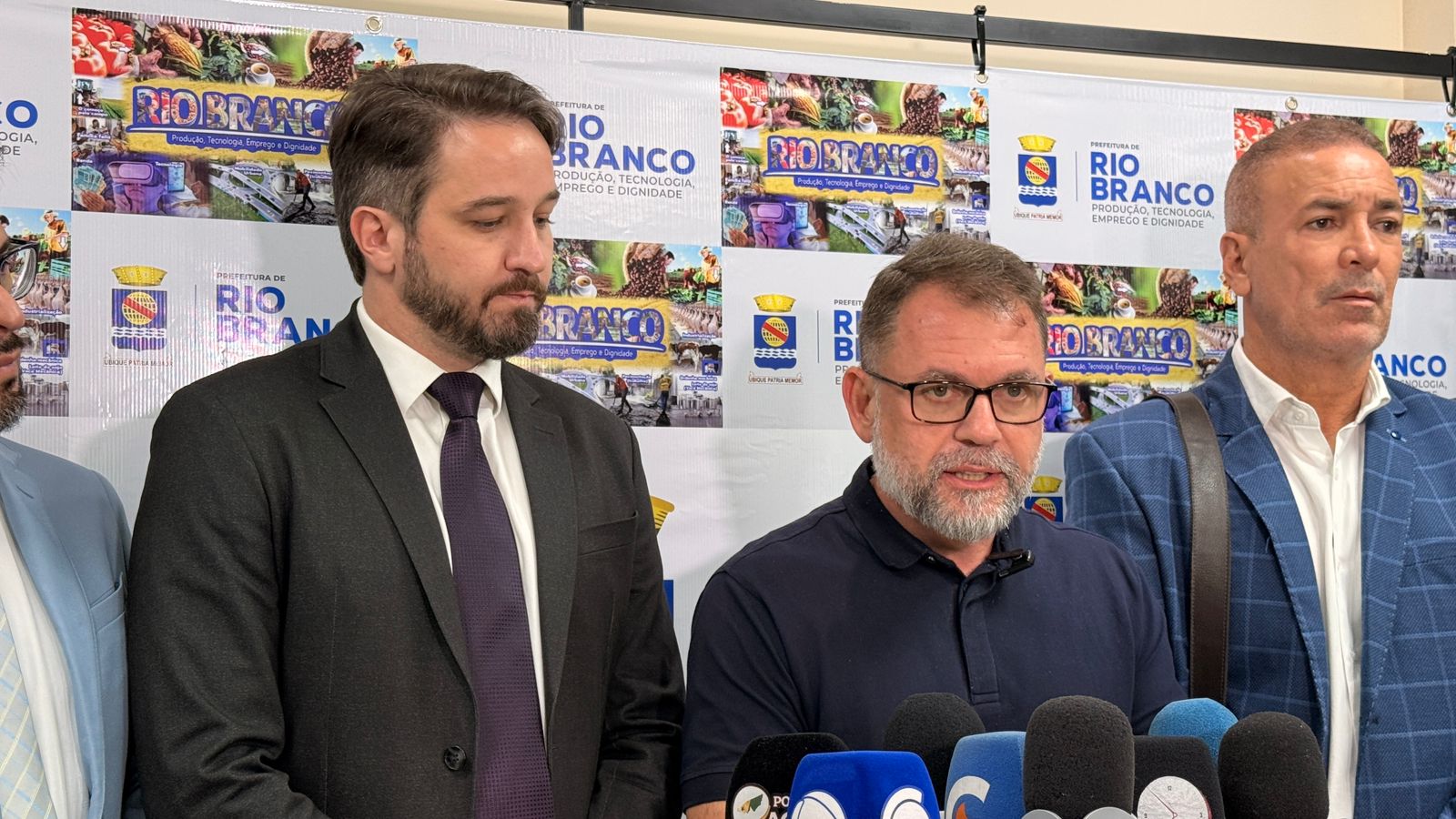 Após enxurrada em 15 bairros, Alysson decreta situação de emergência Após enxurrada em 15 bairros, Alysson decreta situação de emergência