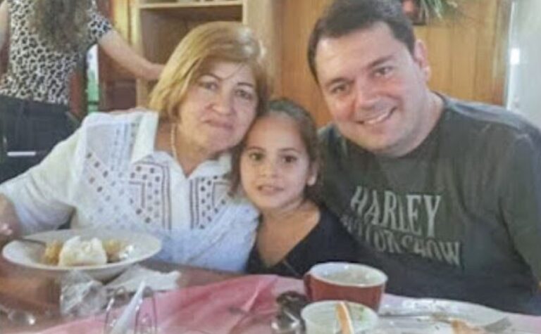 Alysson compartilhou fotos com a mãe, que faria aniversário nesta segunda