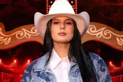 Ônibus de Ana Castela já circula por Rio Branco antes de show na Expoacre