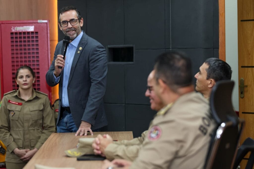 Bombeiros iniciam curso de mergulho para resgates no Acre