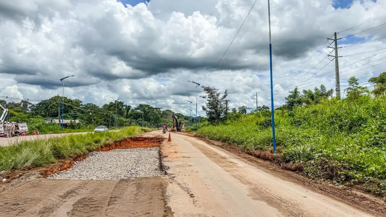 DNIT prepara solo para aplicação de macadame hidráulico na BR-364