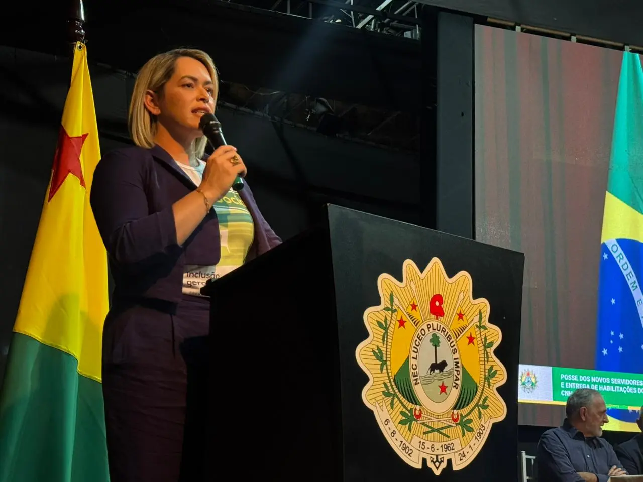 Detran entrega mais de 800 CNHs sociais e empossa novos servidores