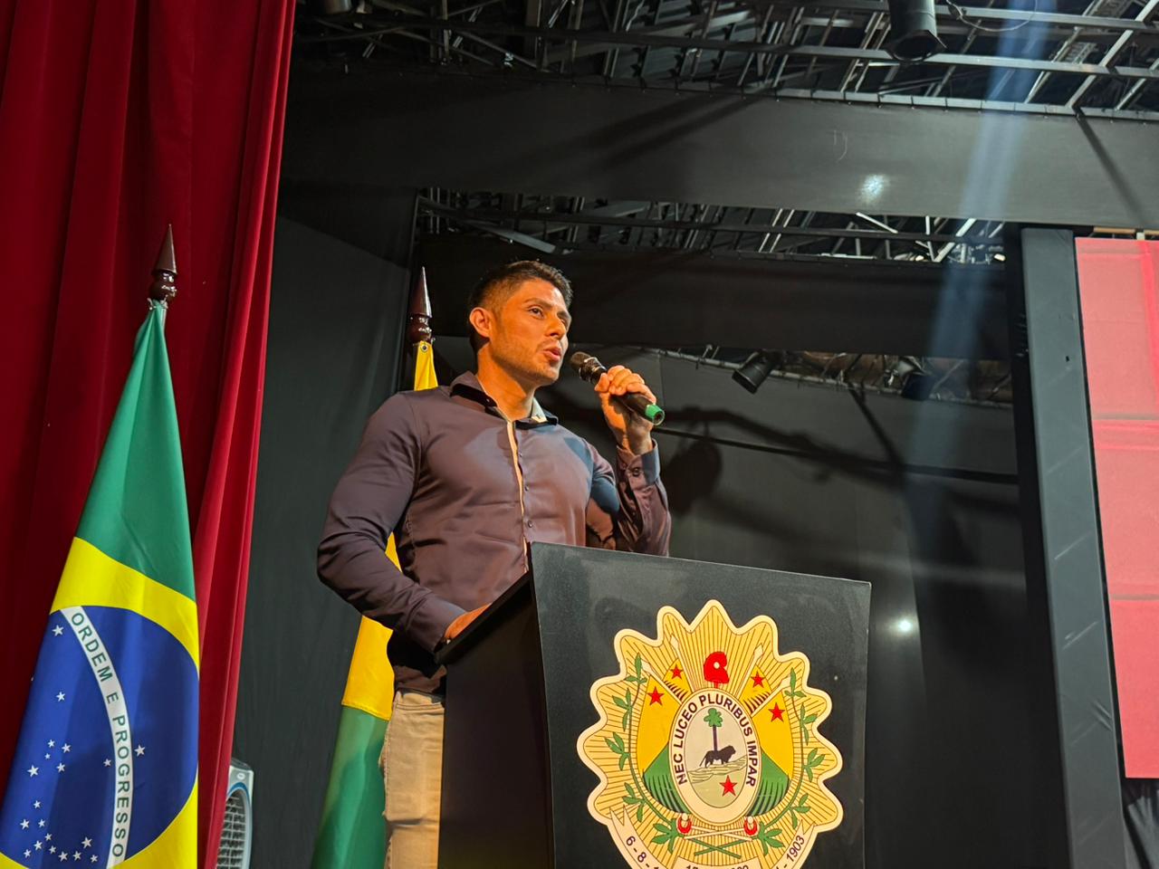 Detran entrega mais de 800 CNHs sociais e empossa novos servidores