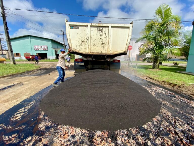 Cruzeiro do Sul: Prefeitura aplica 20 toneladas de asfalto em mutirão de obras
