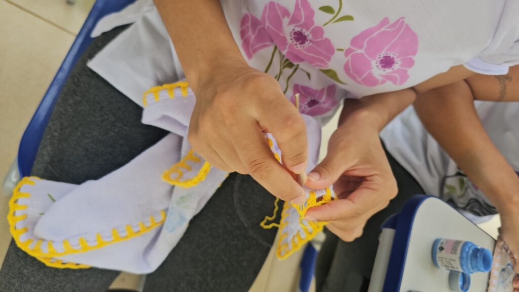 Detentas de Rio Branco comercializam artesanato em feira de empreendedorismo