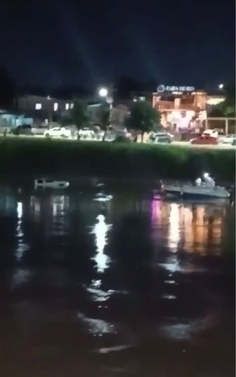 Veículo cai no Rio Acre na região da Gameleira e mobiliza Bombeiros
