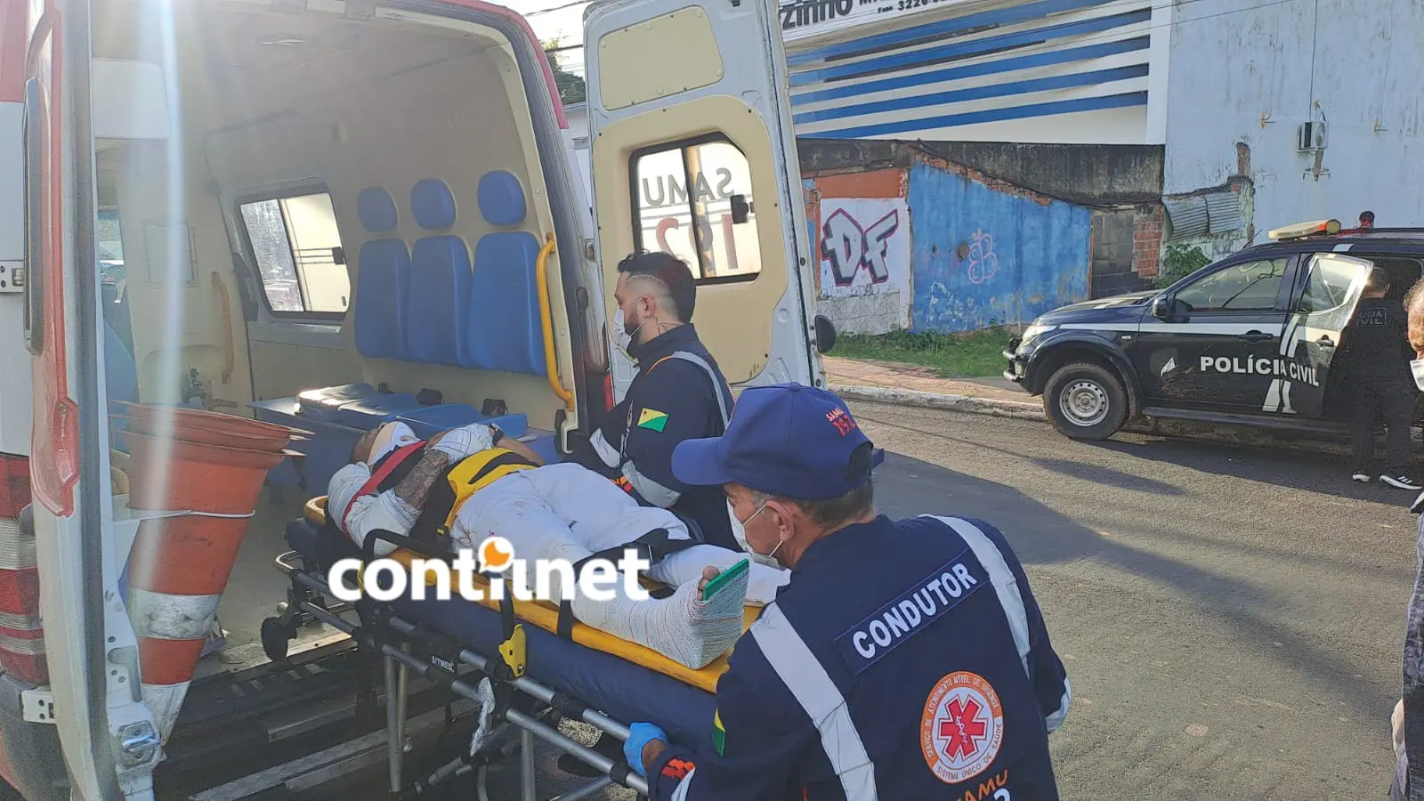 Colisão em Rio Branco deixa dois homens com fraturas expostas