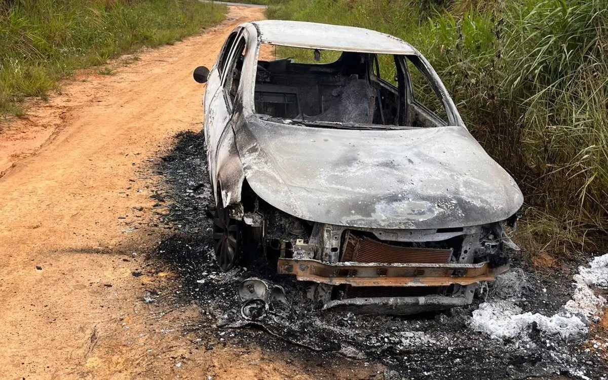 Homens são executados e carro de vítima é incendiado no interior do Acre