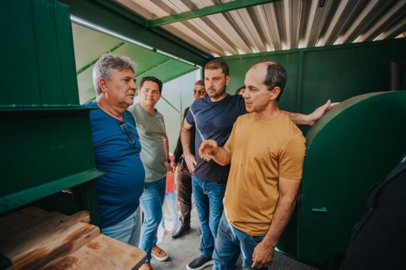 Cruzeiro do Sul farinha (3) Prefeitura de Cruzeiro do Sul recebe casa de farinha móvel mecanizada