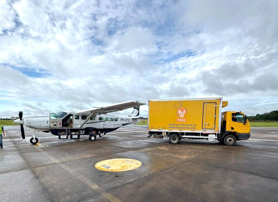 Governo reforça alimentação escolar no Jordão com envio de carga de 1.300 kg