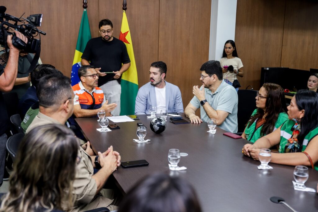 Governo envia ajuda humanitária para atingidos pela cheia em Cruzeiro do Sul