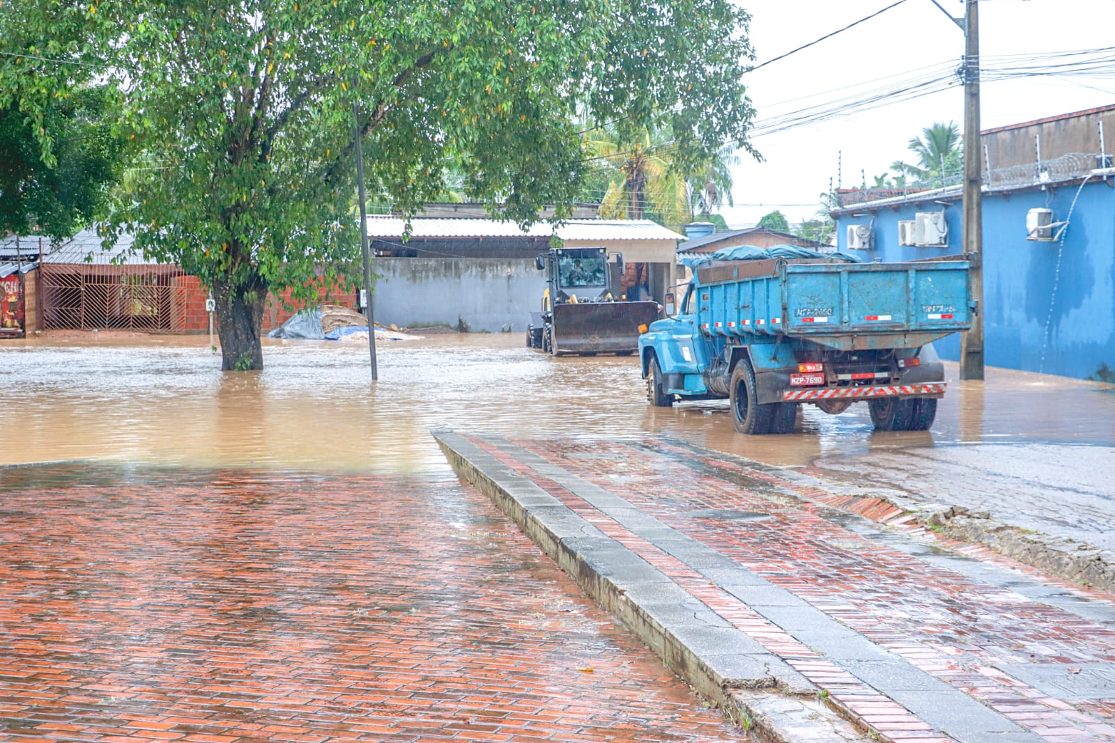 Prefeitura monta gabinete de crise no bairro Plácido de Castro após nova enxurrada