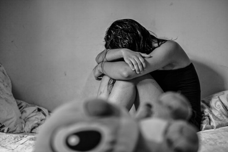 Professor é preso suspeito de ameaçar ex-companheira e forçar abusos contra filhos menores