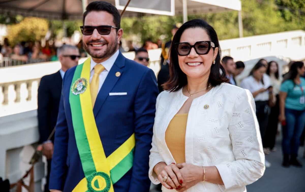 Cerimônia oficializa saída de Gladson e passagem de faixa para Mailza; assista aqui