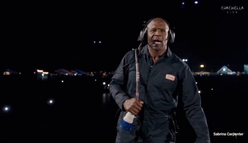Terry Crews rouba a cena em show com referências a Julius e Latrell Terry Crews rouba a cena em show com referências a Julius e Latrell