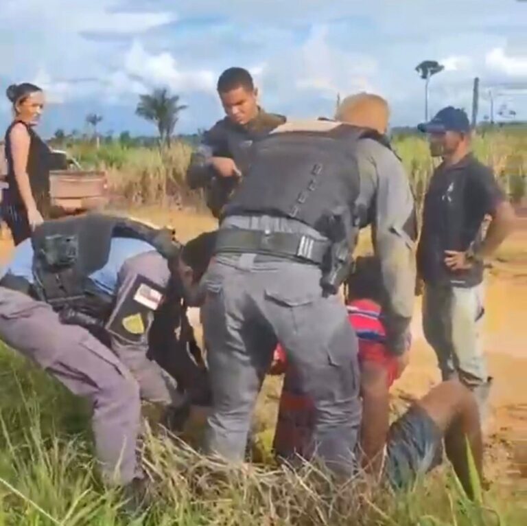 Homem que matou os irmãos ao ser flagrado abusando da sobrinha é preso