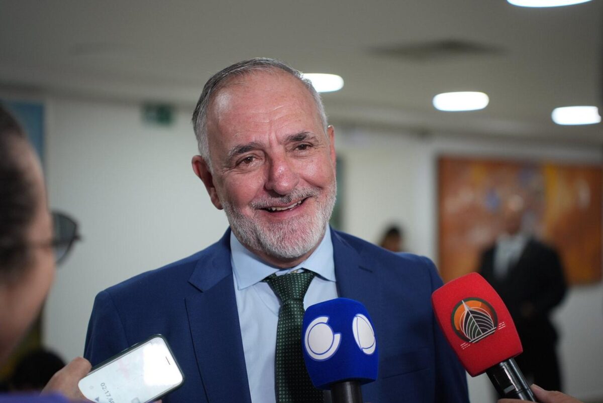 Luís Tchê assume presidência da Comissão de Agricultura da Aleac