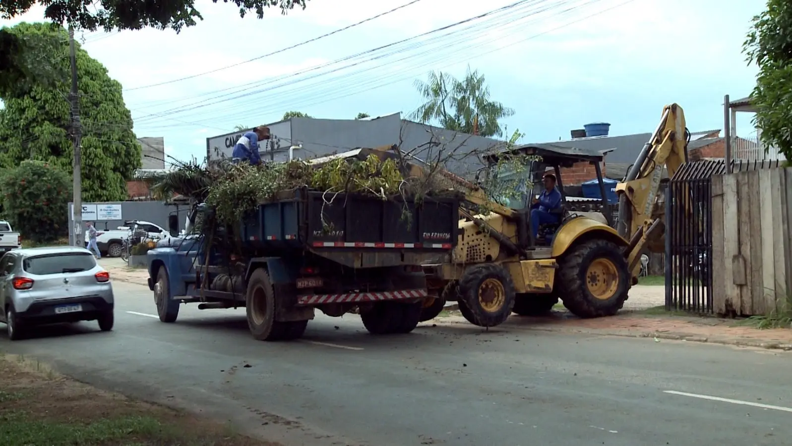 Muito lixo! Prefeitura faz novo mutirão em área de enxurrada