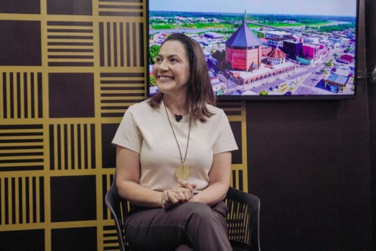 Governadora durante entrevista nesta sexta-feira/Foto: Neto Lucena